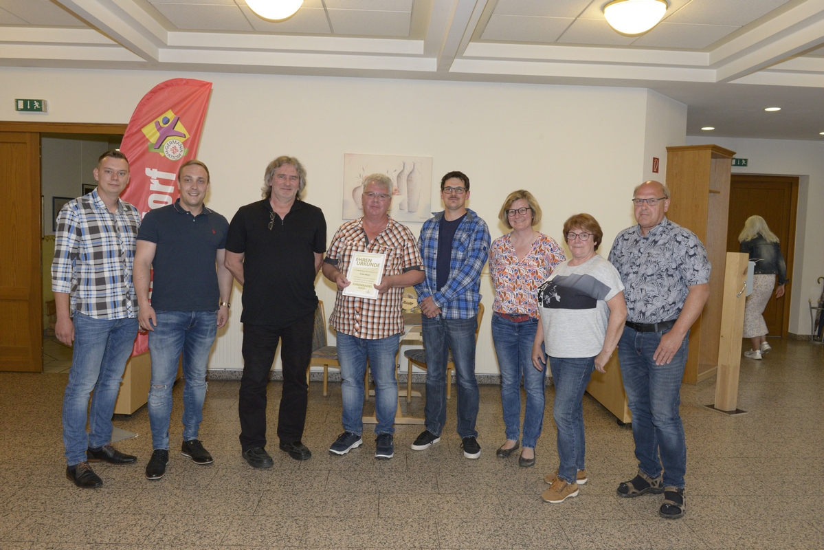 tn Judokas mit Rolf Dieter Frey NJV Vizepräsident Breitensport